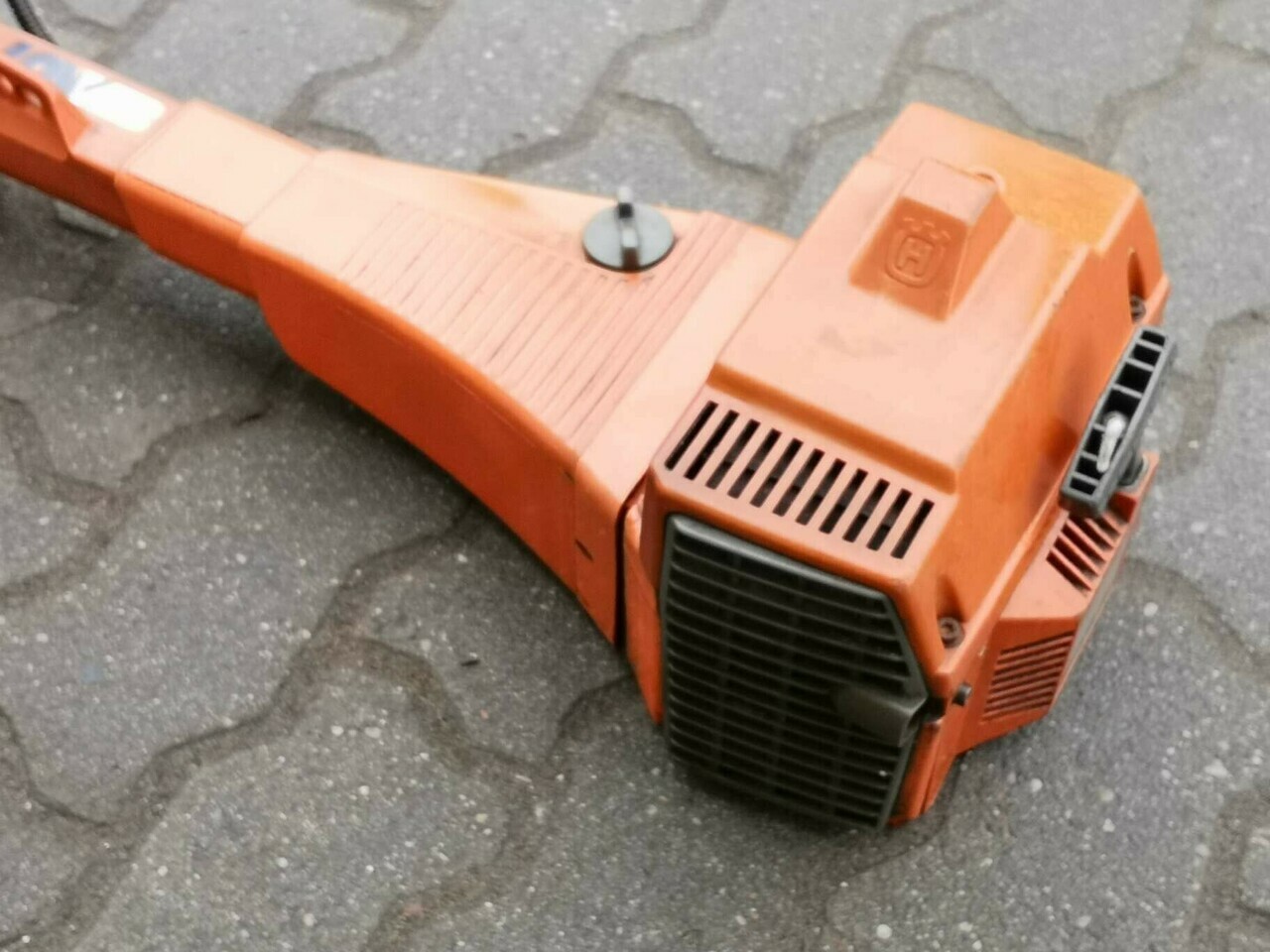 kosa-spalinowa-podkaszarka-husqvarna-245r-27-km-zasilanie-spalinowe