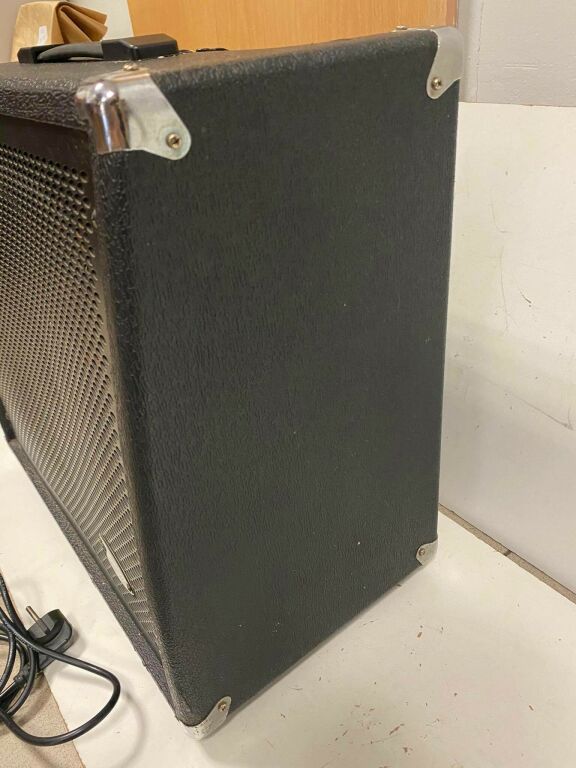 WZMACNIACZ STAGG 60 GA R + KABEL ZASILAJACY