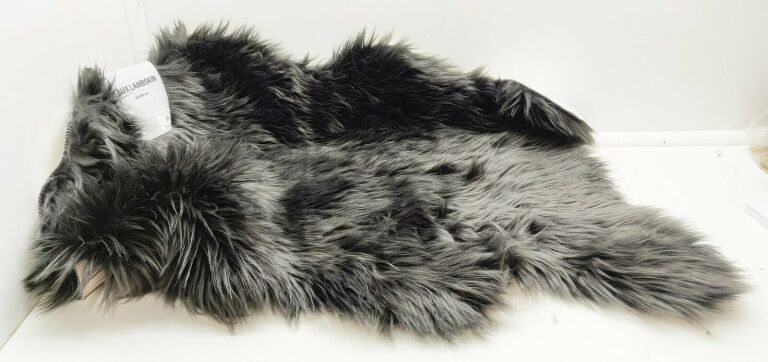 sztuczna-skora-owcza-taks-60x90cm-marka-jysk