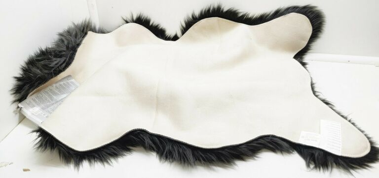 sztuczna-skora-owcza-taks-60x90cm-material-wykonania-poliester