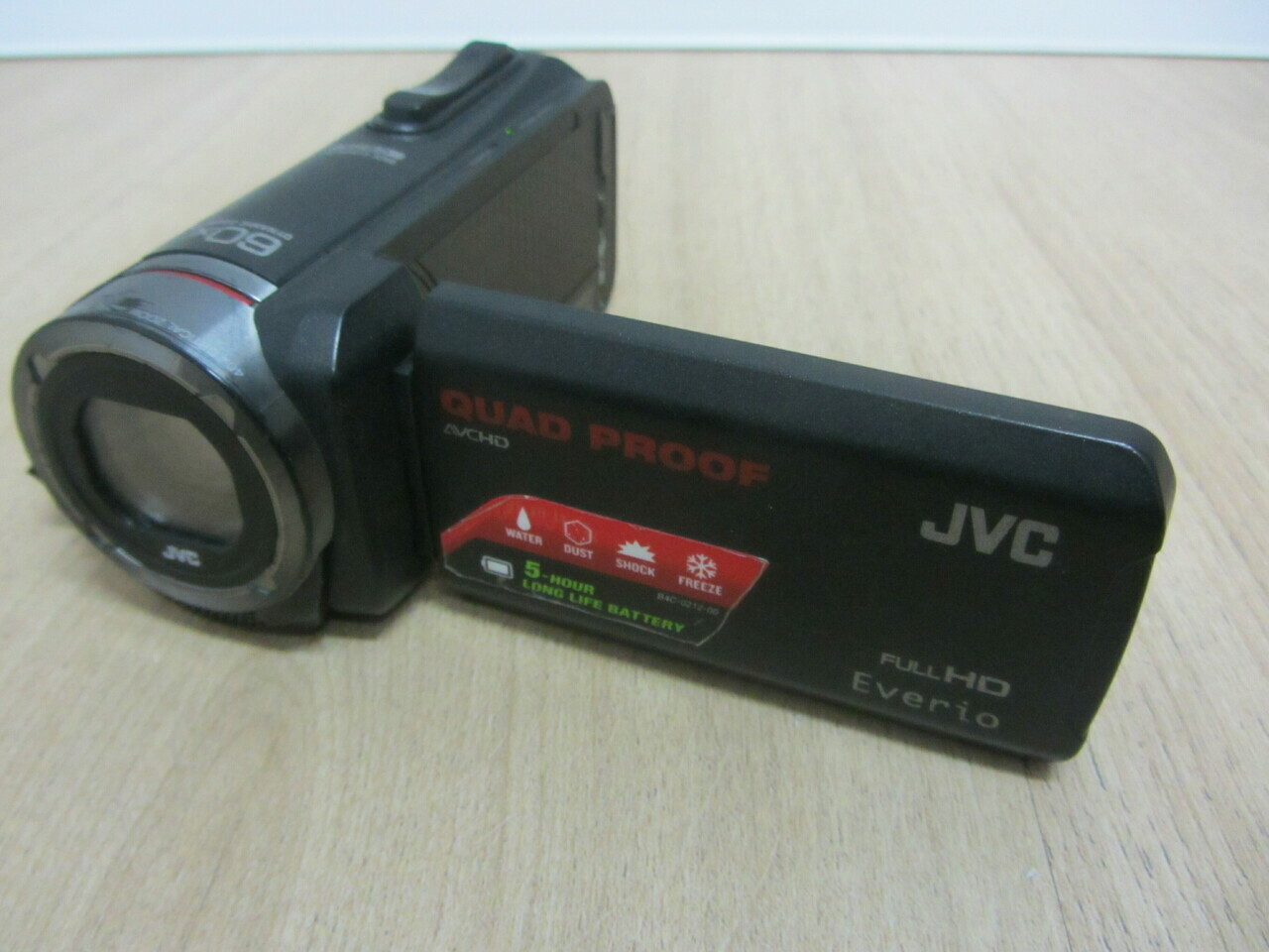 zobacz-kamera-jvc-everio-gz-r315be-full-hd-rozdzielczosc-1