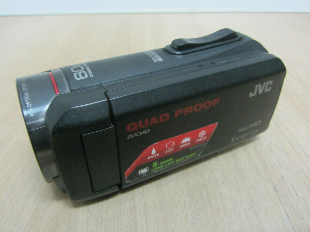 zobacz-kamera-jvc-everio-gz-r315be-full-hd-marka-jvc