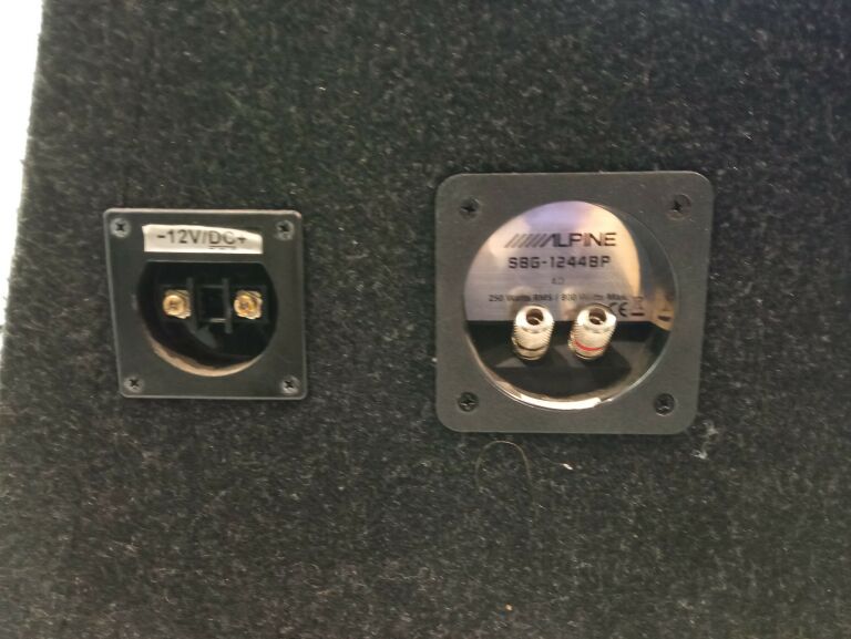 subwofer-alpine-sbg-1244bp-jbl-gx-a604-model-64864