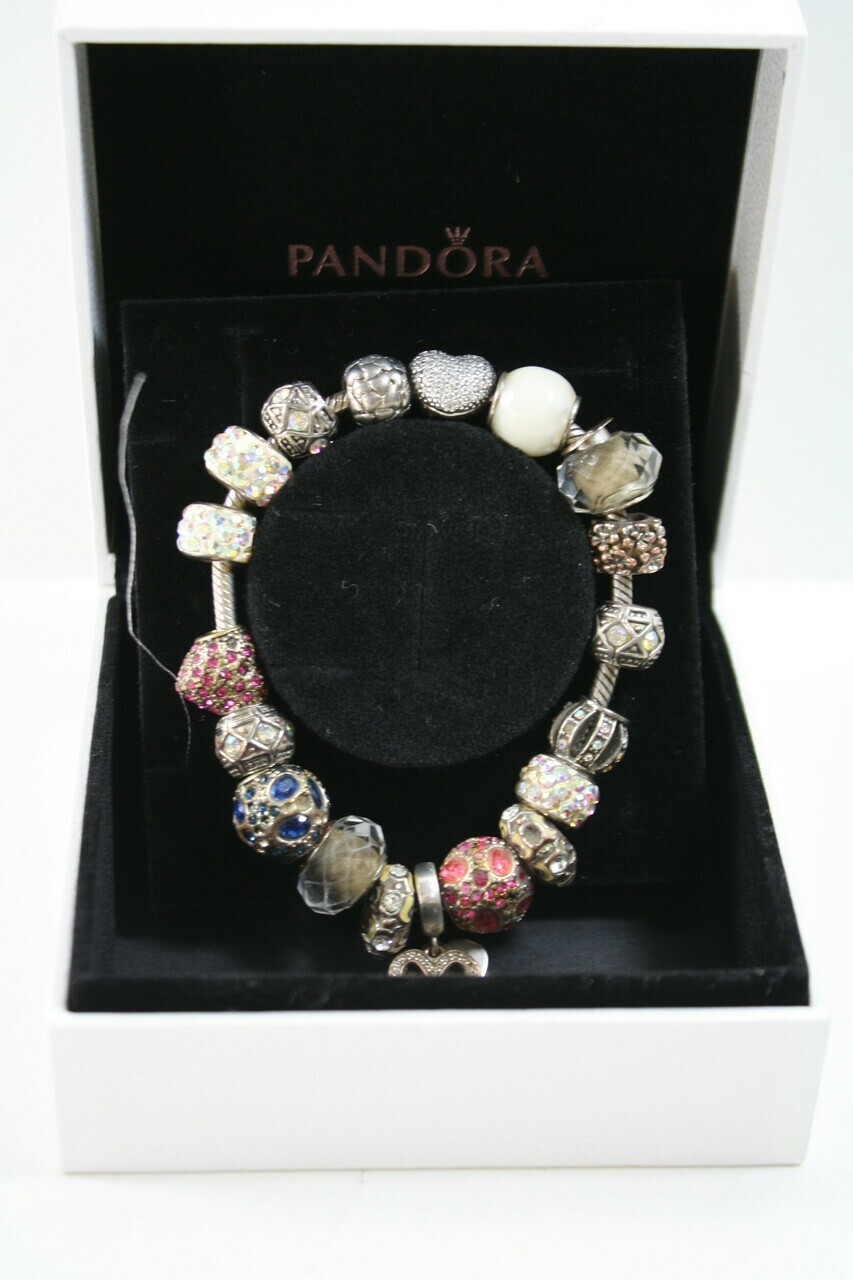 bransoletka-pandora-material-srebro