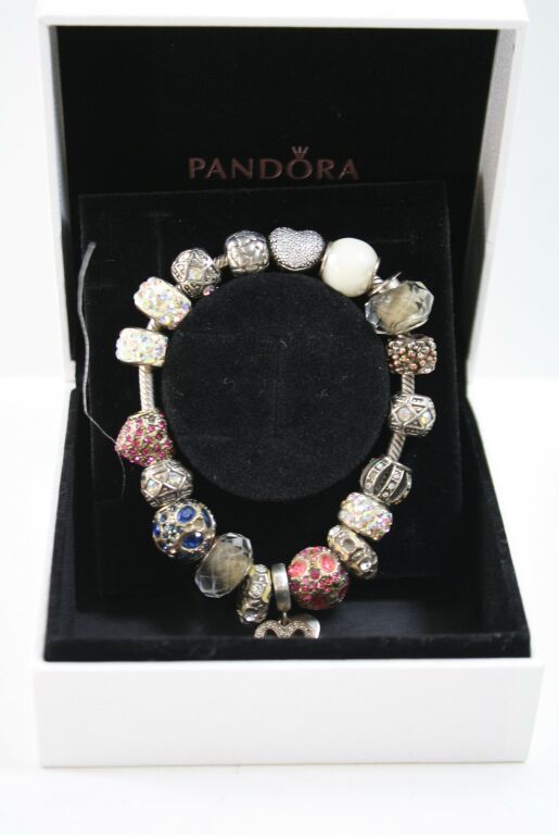 bransoletka-pandora-material-srebro