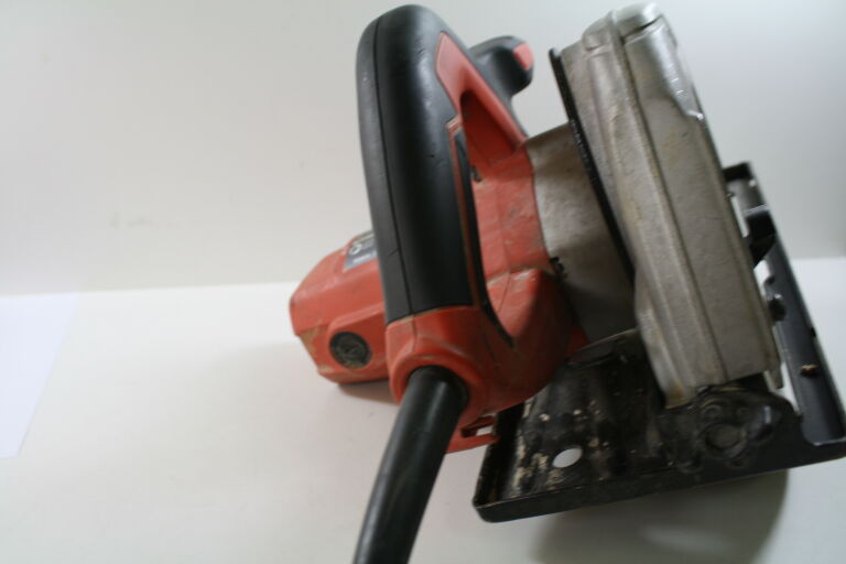 MAKTEC MT582 PILARKA TARCZOWA