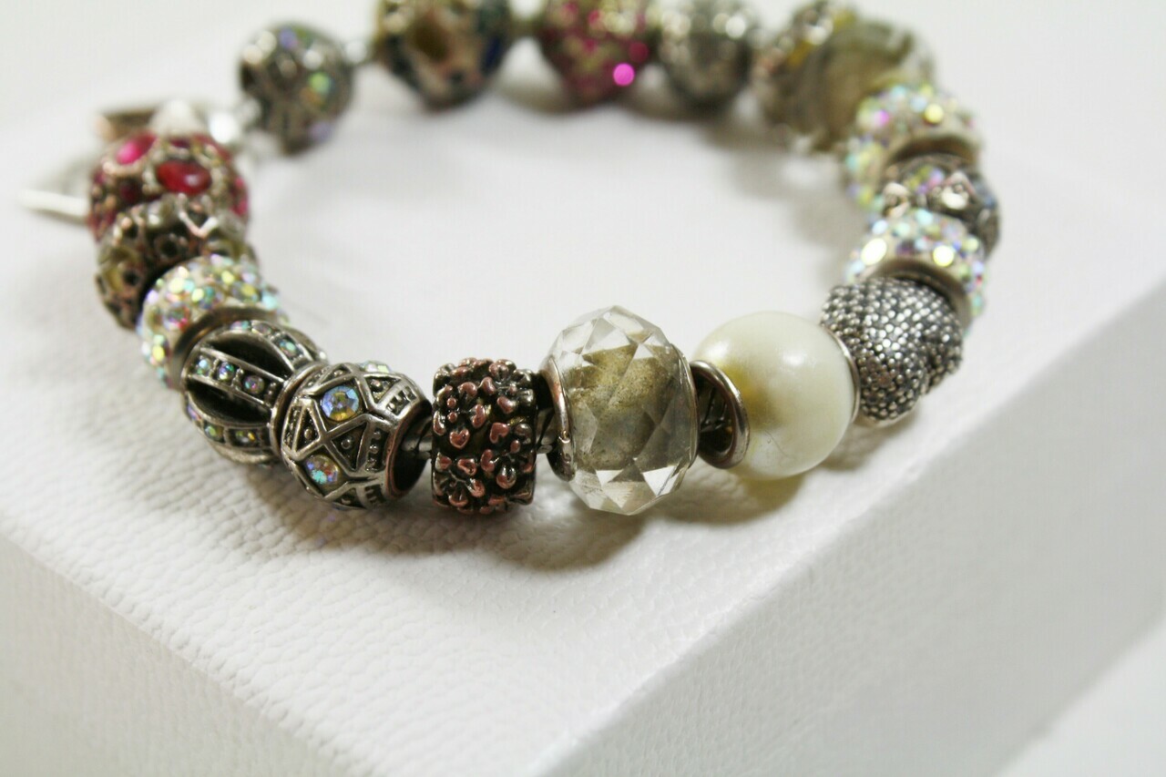 bransoletka-pandora-cechy-wystepuje-w-komplecie