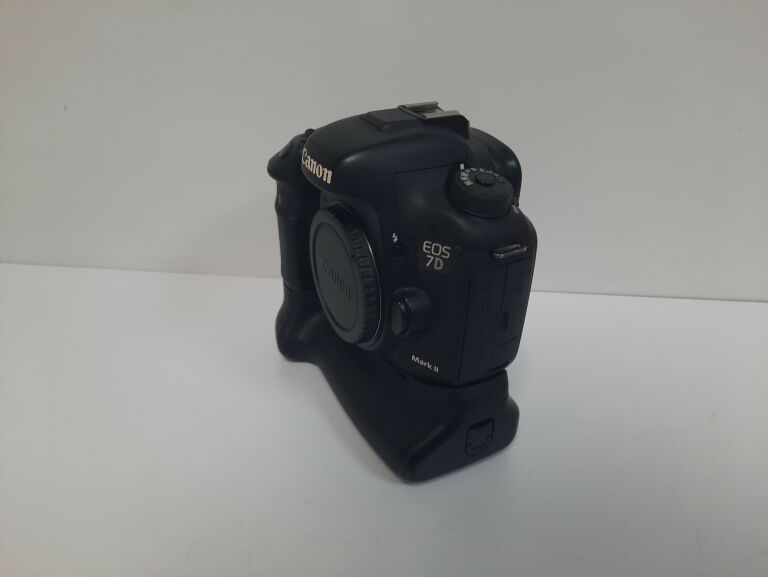 lustrzanka-canon-eos-7d-mark-ii-rozmiar-matrycy-aps-c