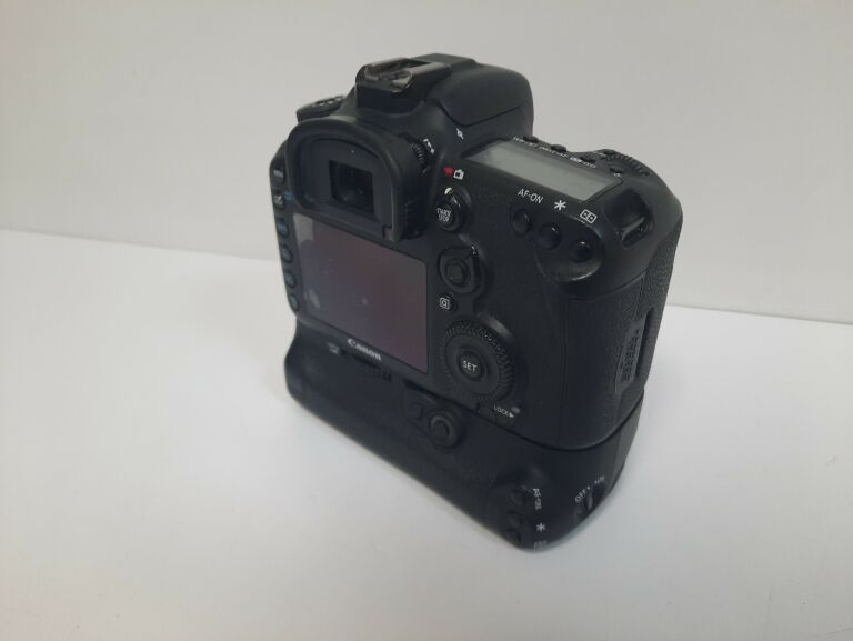 lustrzanka-canon-eos-7d-mark-ii-w-zestawie-korpus