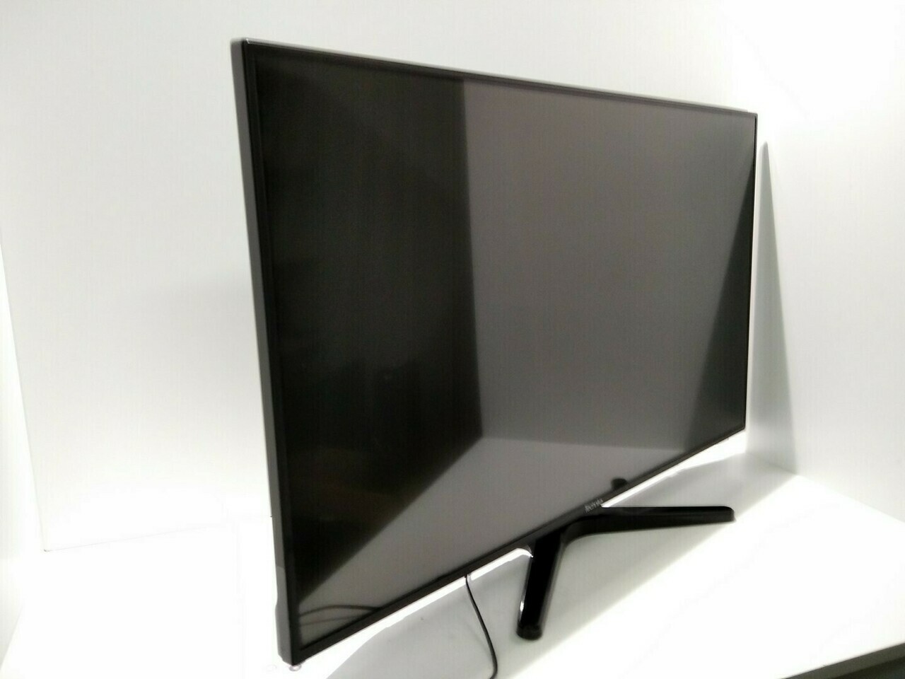 telewizor-technika-smart-tv-sm42-240-przekatna-ekranu-cale-72