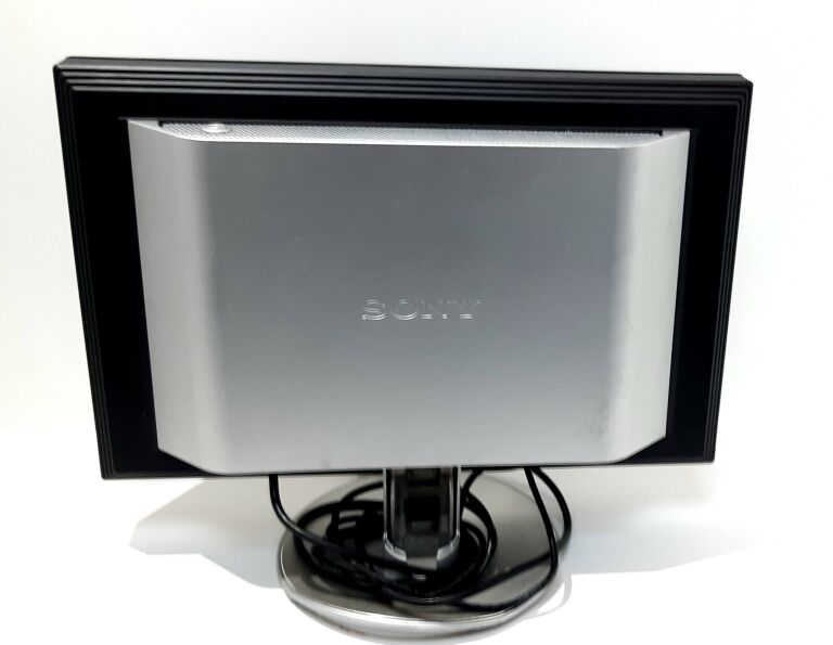 MONITOR LCD 23" SONY SDM-P234 OPIS !!!