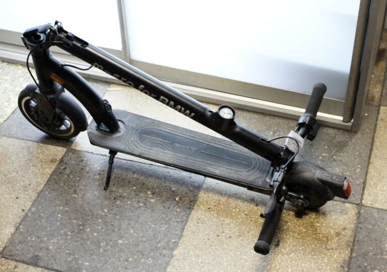 hulajnoga-elektryczna-bmw-e-scooter-bmw-stan-uzywany