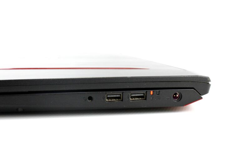 LAPTOP ACER PREDATOR HELIOS 300 8GBRAM/I5-8300