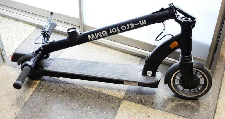 hulajnoga-elektryczna-bmw-e-scooter-bmw-model-e-scooter