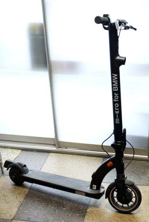 hulajnoga-elektryczna-bmw-e-scooter-bmw-model-e-scooter