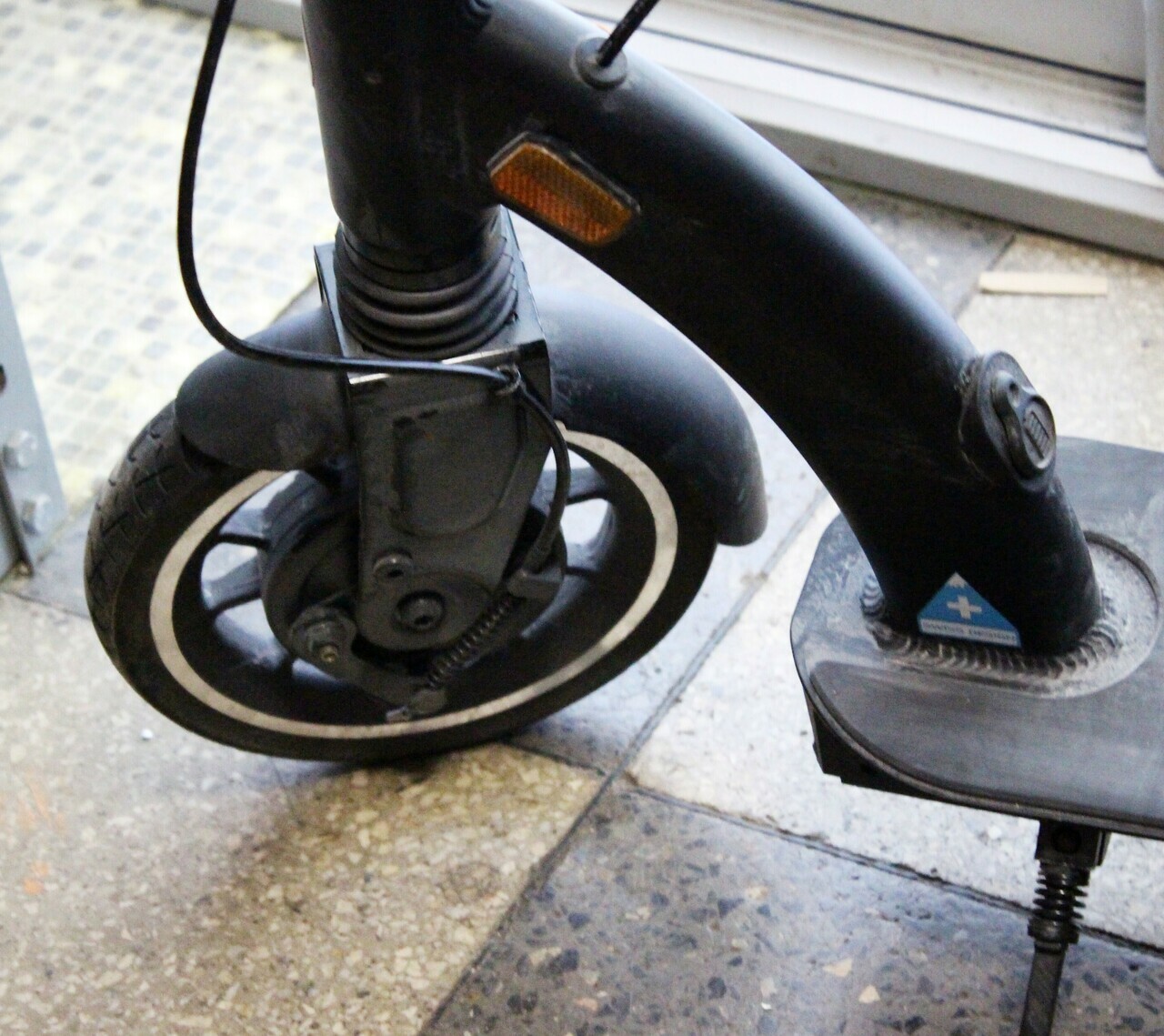 hulajnoga-elektryczna-bmw-e-scooter-bmw-stan-uzywany