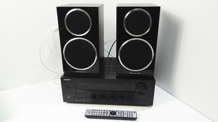 ONKYO TX-8150 + WHARFEDALE DIAMOND 220