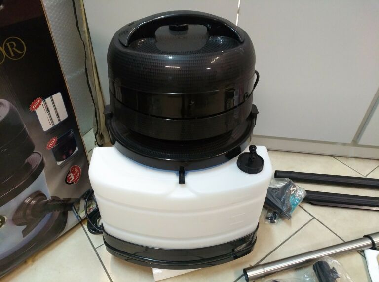 odkurzacz-pioracy-ambasador-europe-2018-komplet-kolor-dominujacy-wielokolorowy