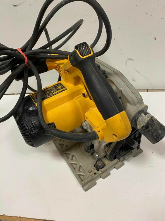 ZAGŁĘBIARKA DEWALT DWS520 QS WALIZKA