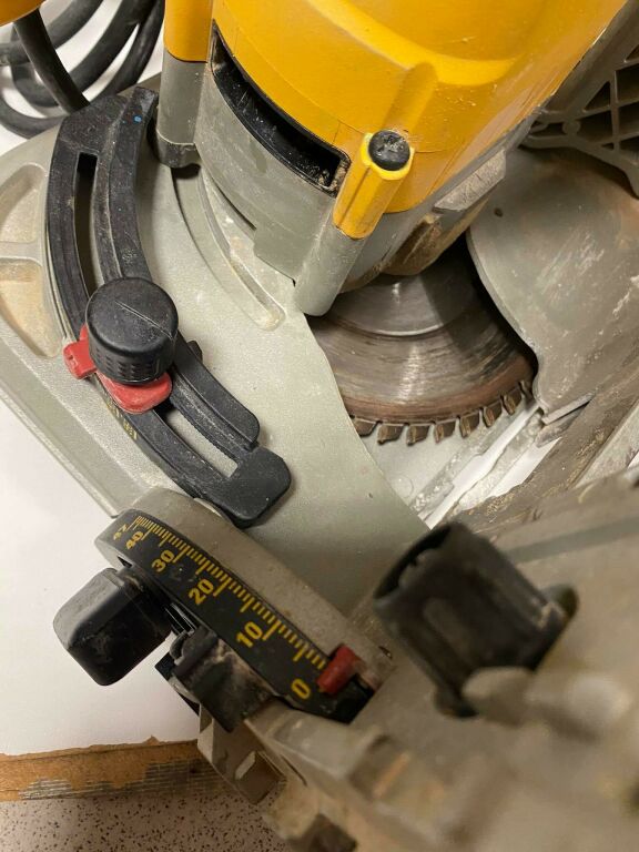 ZAGŁĘBIARKA DEWALT DWS520 QS WALIZKA