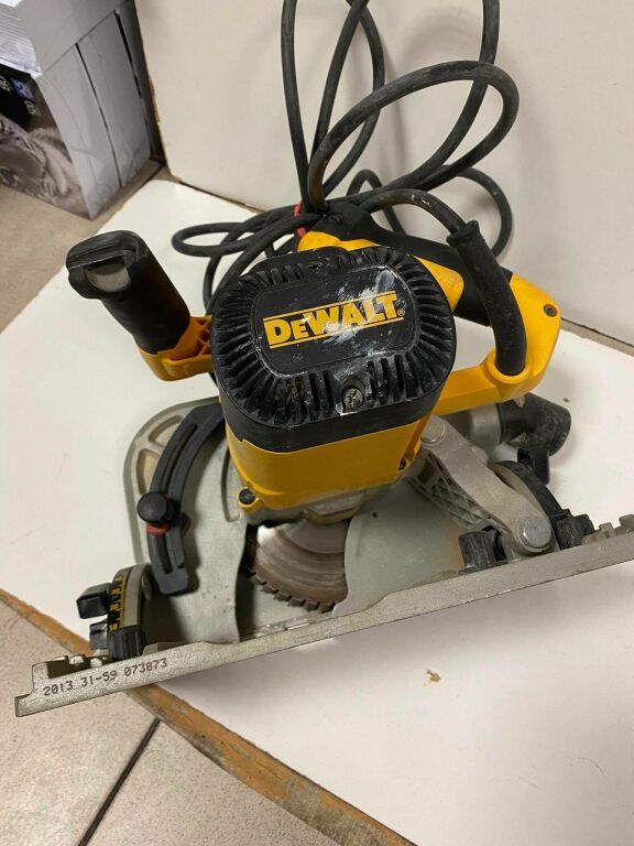 ZAGŁĘBIARKA DEWALT DWS520 QS WALIZKA