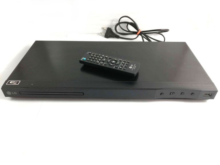 ODTWARZACZ DVD LG PD822/PILOT