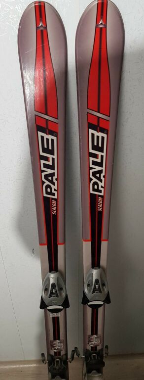 narty-slalom-buty-kolor-dominujacy-czerwony