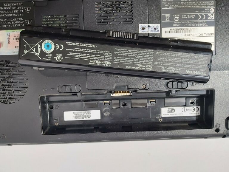 LAPTOP TOSHIBA SATELITE A300+ZASILACZ