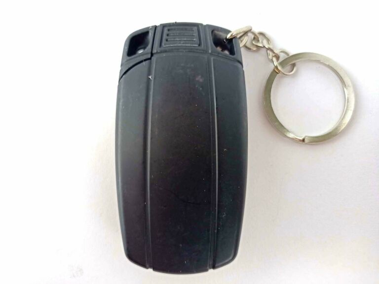 zapalniczka-z-latarka-kluczyk-bmw-material-obudowy-plastik