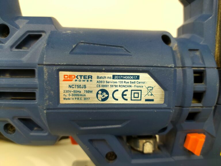 wyrzynarka-dexter-nc750jswalizka-mocowanie-brzeszczotu-chwyt-typu-t