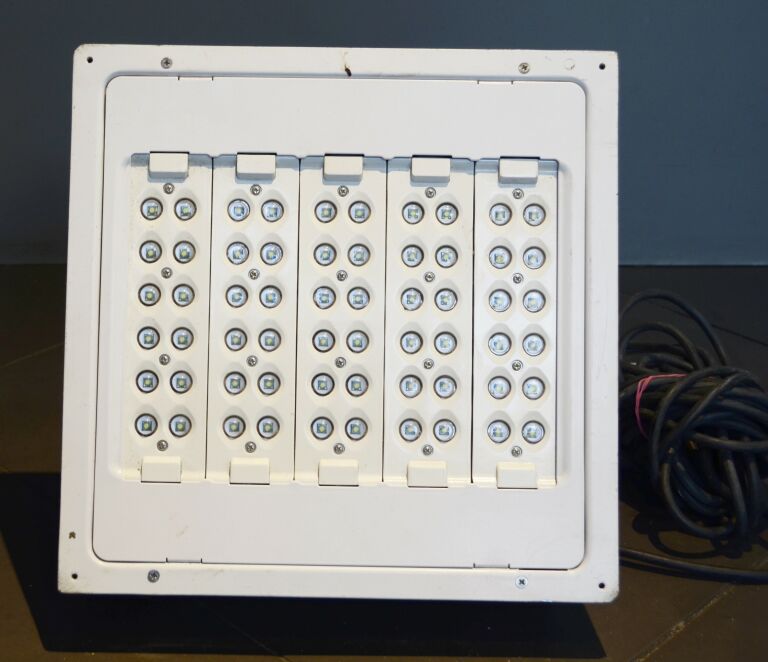 NAŚWIETLACZ DELTA LED 140W