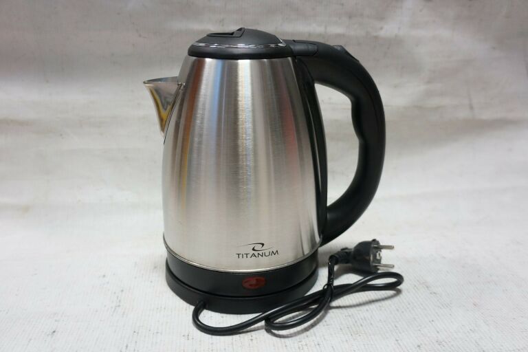 CZAJNIK ELEKTRYCZNY RORAIMA 1,8 L SREBRNY TITANUM