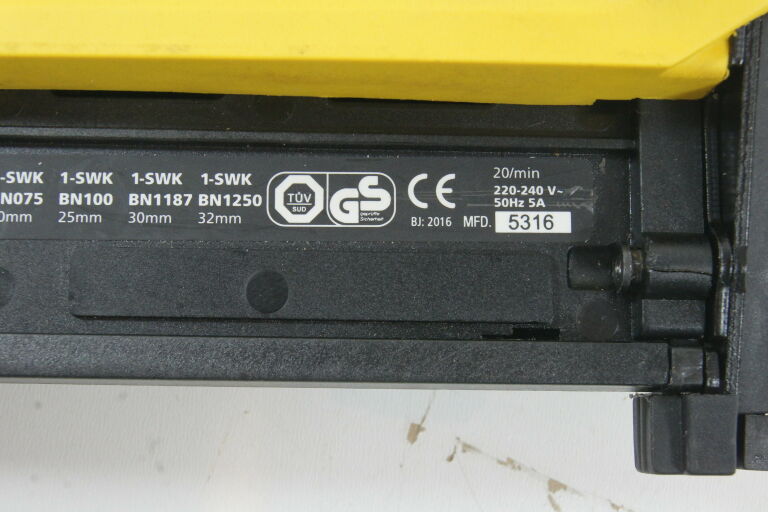 GWOŹDZIARKA STANLEY TRE650 WALIZKA BCM
