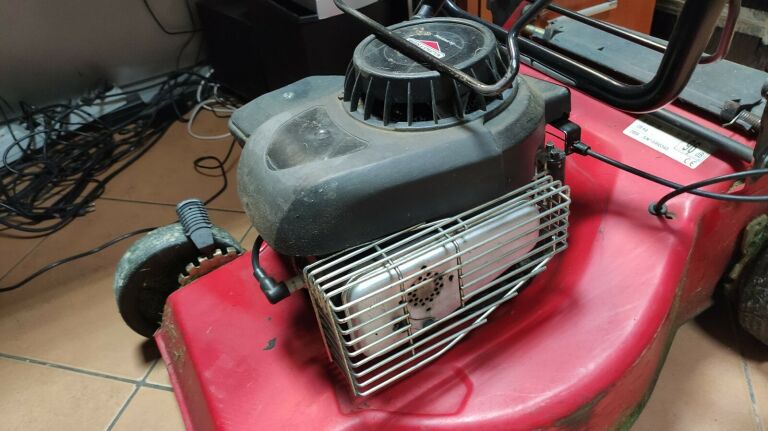 kosiarka-spalinowa-briggsstratton-xc35-pojemnosc-kosza-1