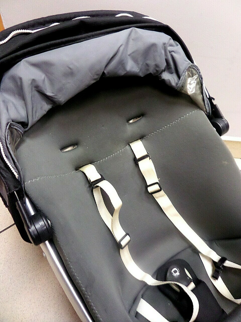 wozek-quinny-buzz-2w1-rocking-black-elementy-zestawu-spacerowka