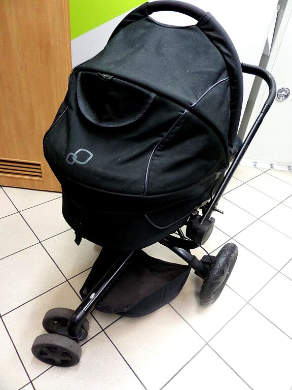 wozek-quinny-buzz-2w1-rocking-black-rodzaj-kol-piankowe
