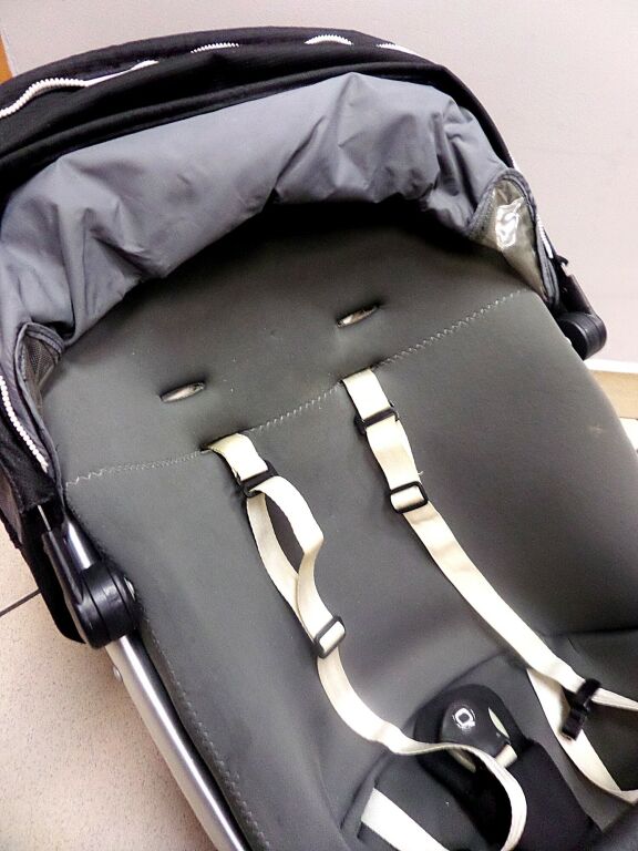 wozek-quinny-buzz-2w1-rocking-black-elementy-zestawu-spacerowka