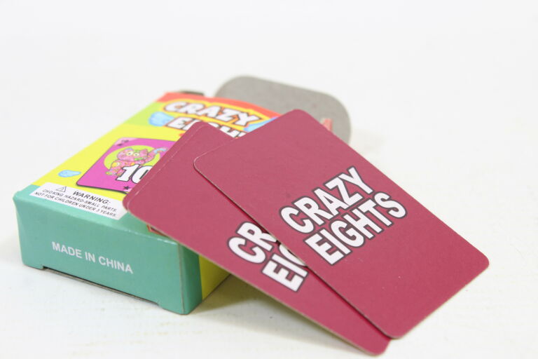 CRAZY EIGHTS MAŁA GRA KARCIANA SZALONE ÓSEMKI