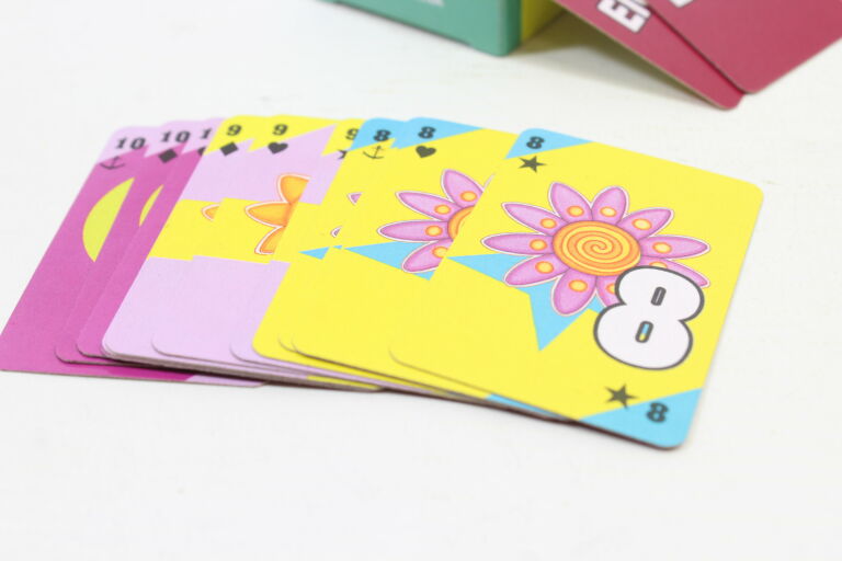 CRAZY EIGHTS MAŁA GRA KARCIANA SZALONE ÓSEMKI