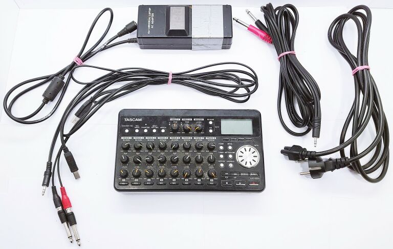 MIXER TASCAM DP-008 POCKETSTUDIO