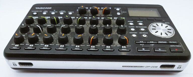 MIXER TASCAM DP-008 POCKETSTUDIO