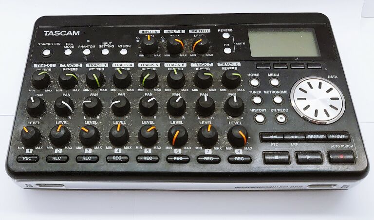 MIXER TASCAM DP-008 POCKETSTUDIO