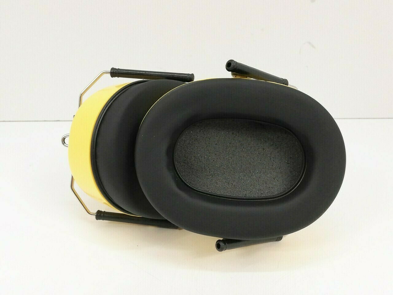 ochronniki-sluchu-sluchawki-osy-stan-uzywany