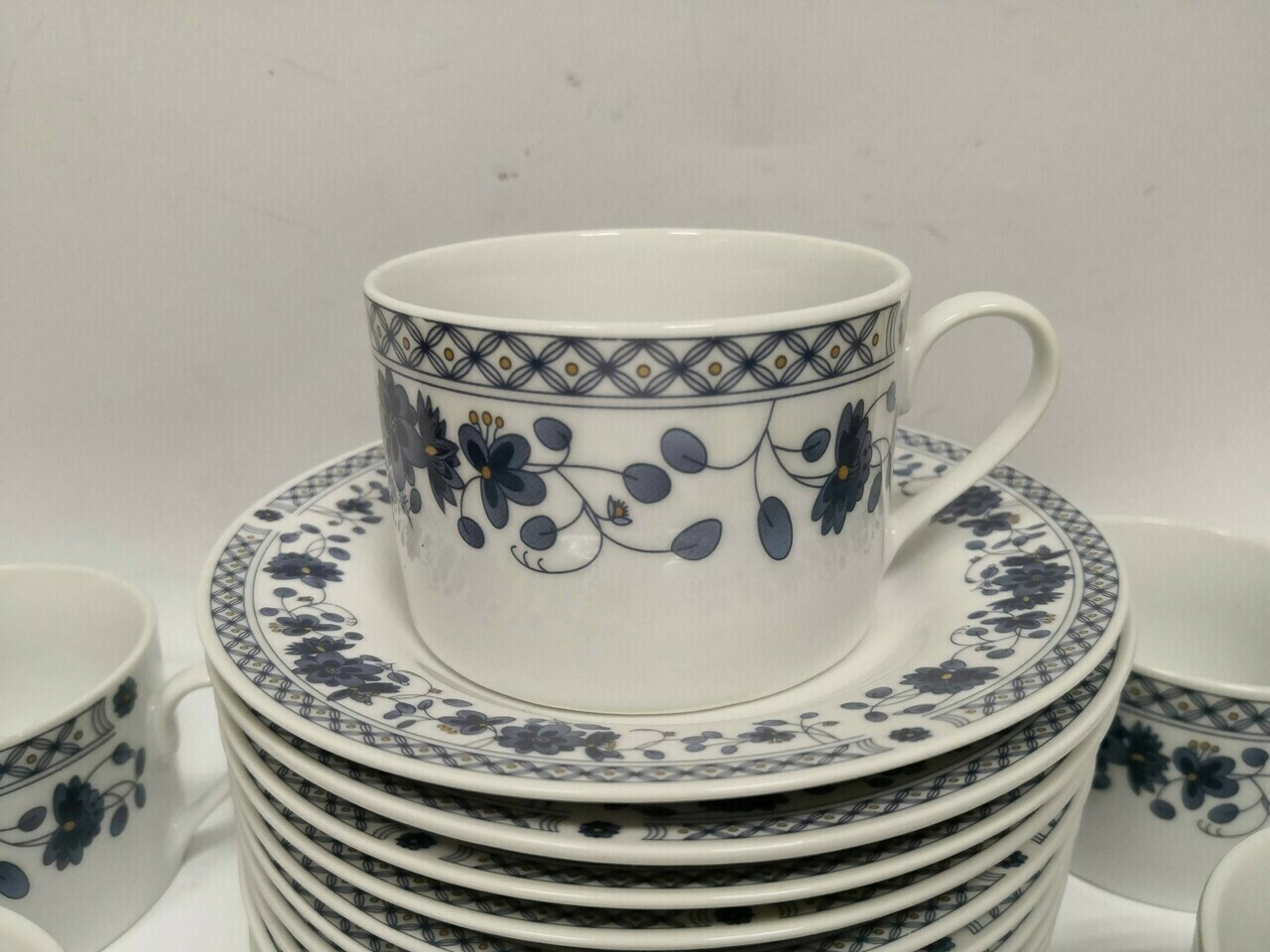 zestaw-do-kawyherbaty-porcelana-rodzaj-serwisu-kawowy-i-herbaciany