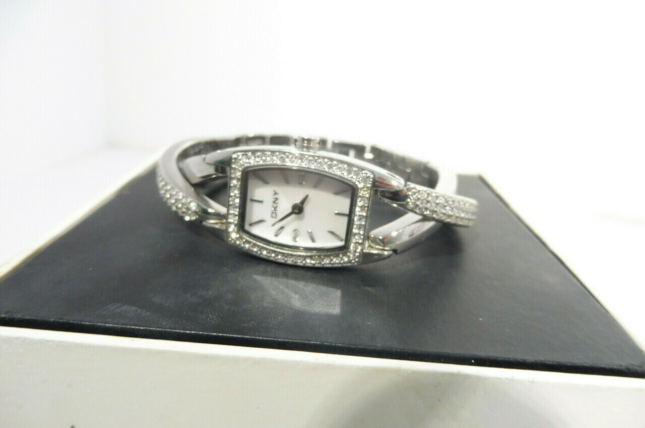zegarek-dkny-damski-krysztalki-pudelko-mechanizm-kwarcowy