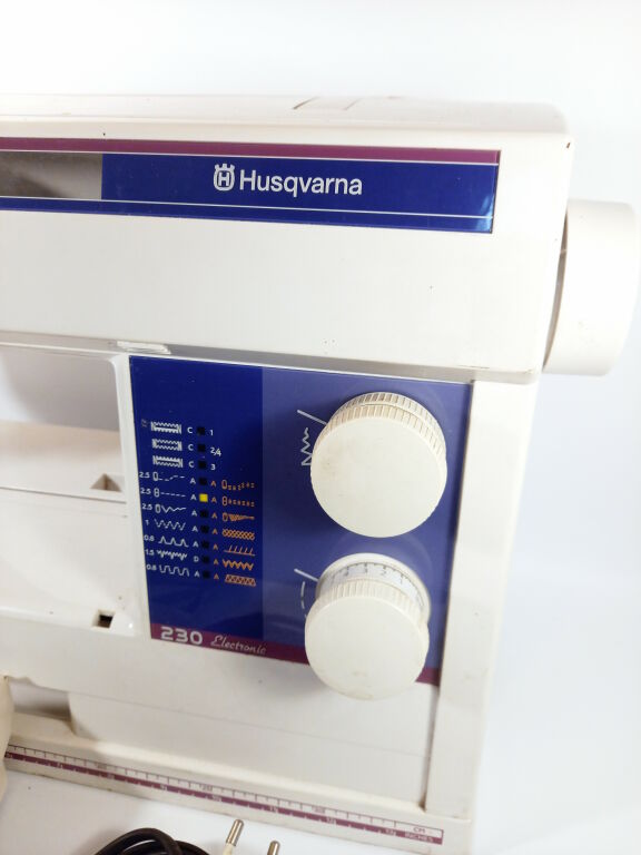 MASZYNA DO SZYCIA HUSQVARNA ELECTRIC 230