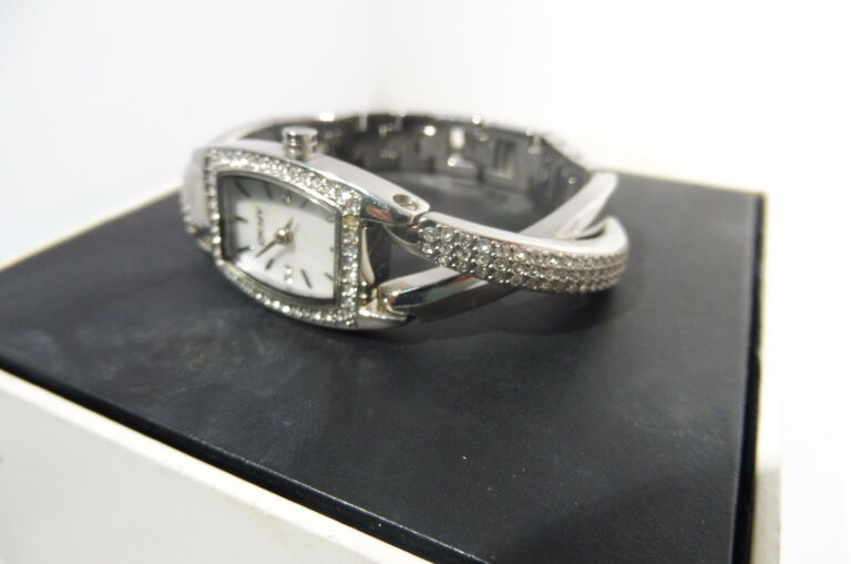 zegarek-dkny-damski-krysztalki-pudelko-typ-nareczny