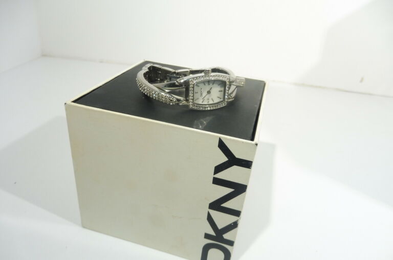 zegarek-dkny-damski-krysztalki-pudelko-janowicza-3-olsztyn