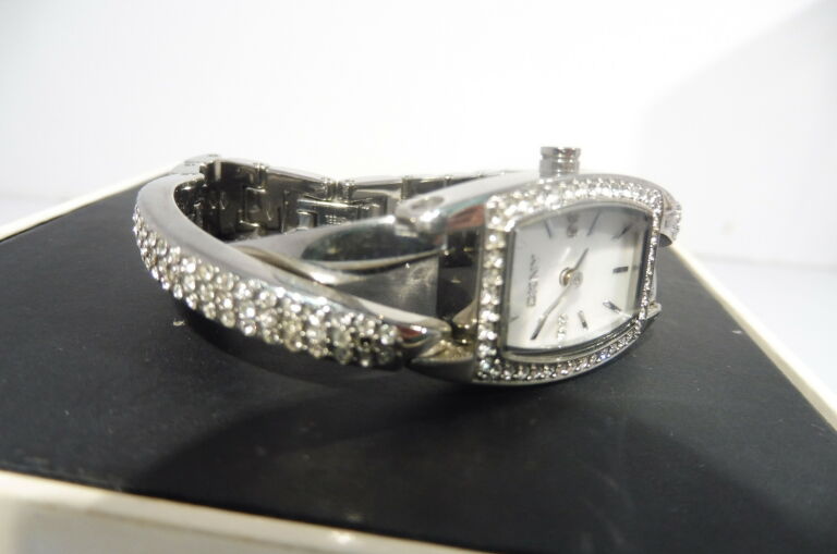 zegarek-dkny-damski-krysztalki-pudelko-szkielko-mineralne