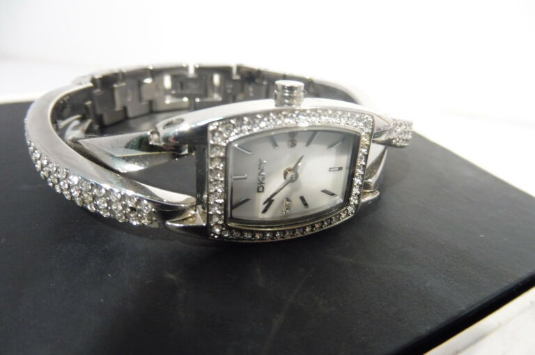 zegarek-dkny-damski-krysztalki-pudelko-stan-uzywany